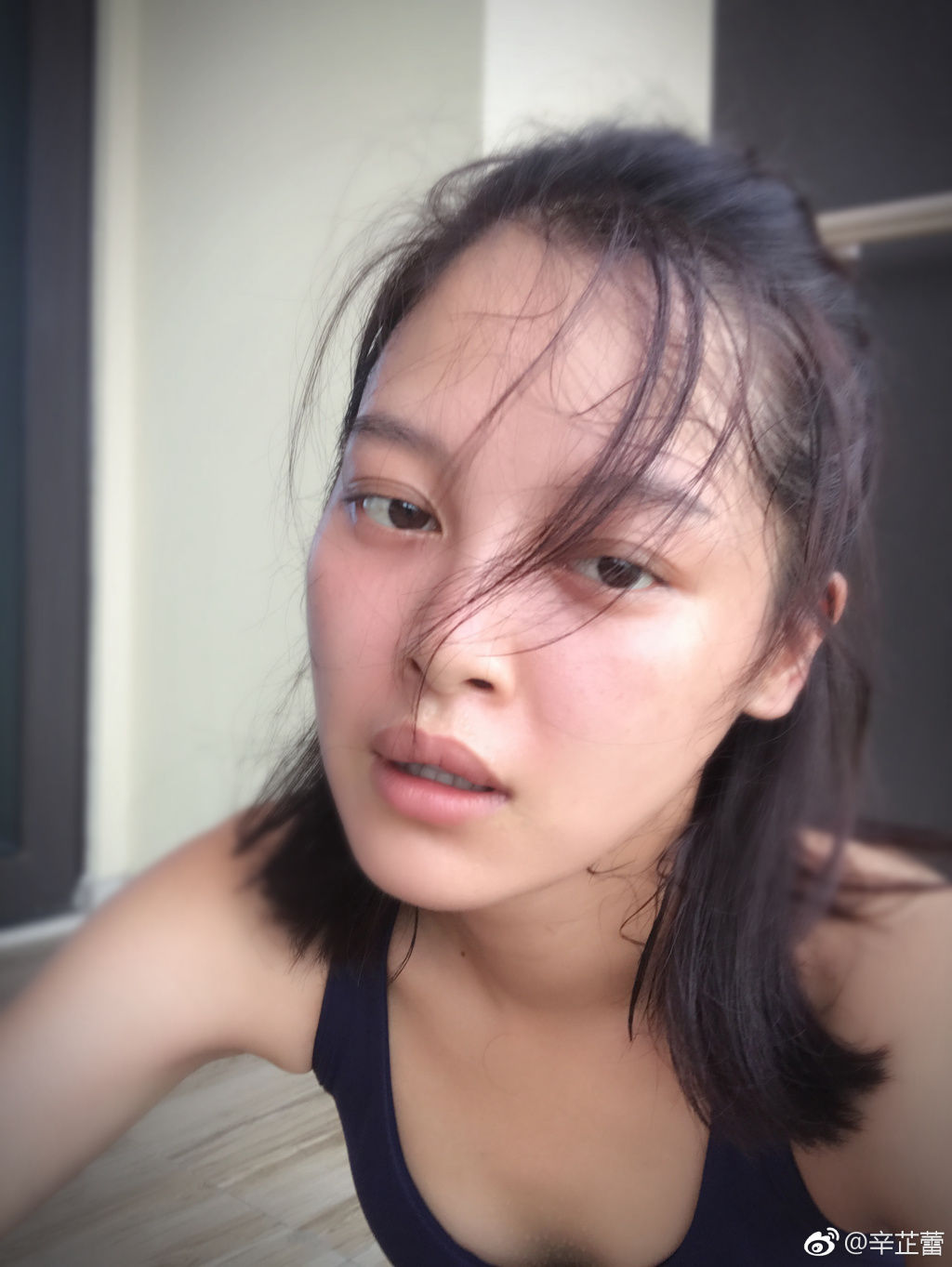 顾瑶辛芷蕾素颜生活照 辛苦挣钱照顾全家 与