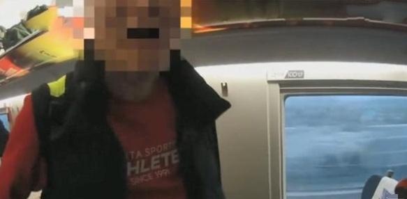 又现高铁霸座女!车厢内殴打乘客被拘,还叫嚣:有