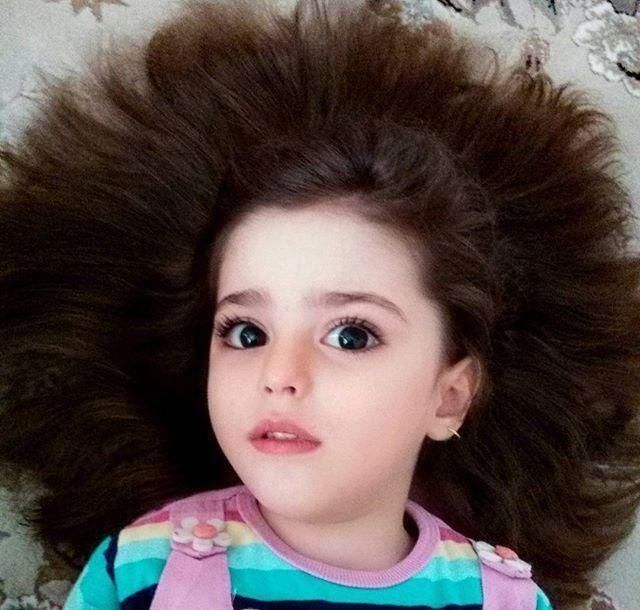 8岁小女孩被封世界最美女娃美到上学被骚扰