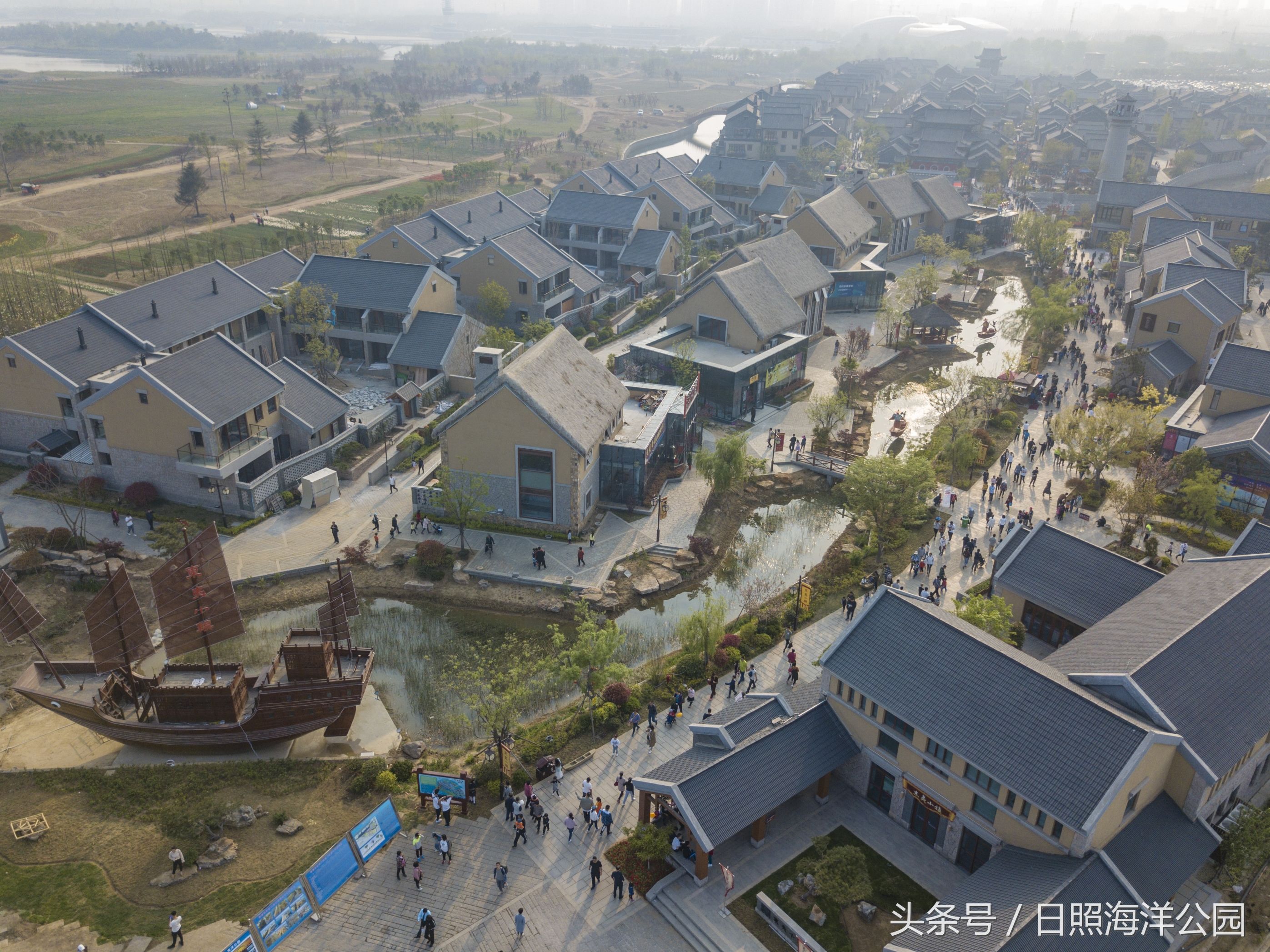 日照东夷小镇试营业,航拍夜景华灯初上人气爆棚