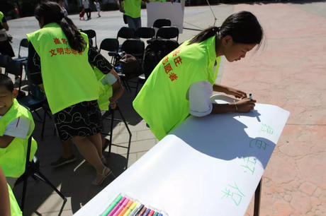 大手拉小手 美化背街小巷