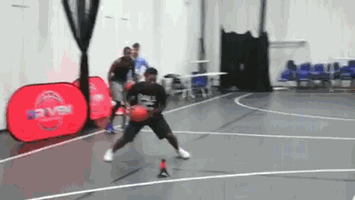 篮球教学-虚晃变相后的上篮