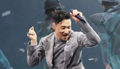 误以为自己很红，非要在鸟巢开演唱会，演出后妻子卖房填补亏损