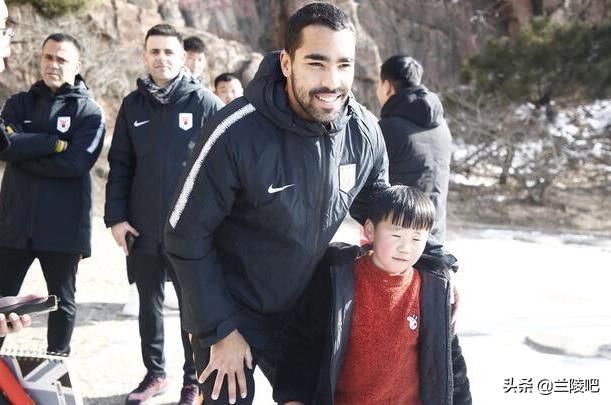 山东鲁能再迎利好消息,归化球员转会完成,二次