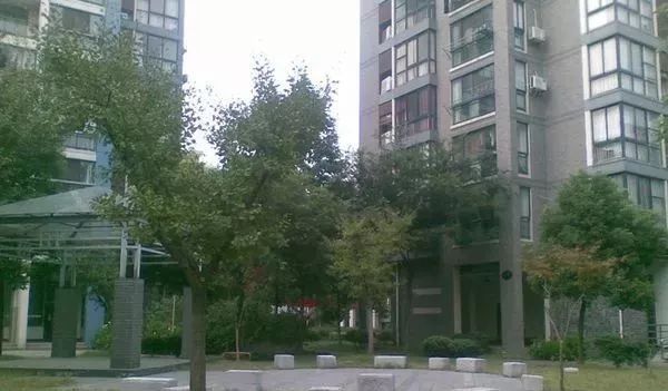 房东出国急卖房!扬州京华城旁140精装三房，只卖220万!