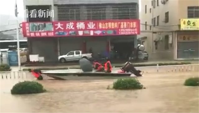 当高考遇上台风 广东出动消防车冲锋舟送考生