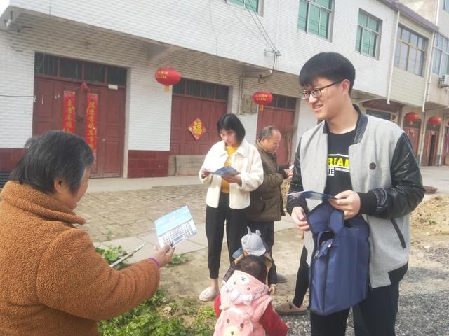 界首市检察院:扫黑除恶宣传入户 助力美丽乡村