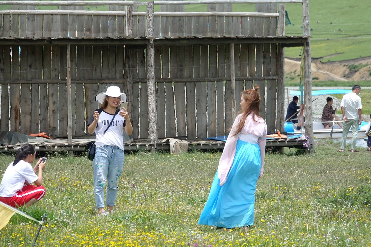 尽管近日四川天气不好 但阿坝若尔盖草原仍是