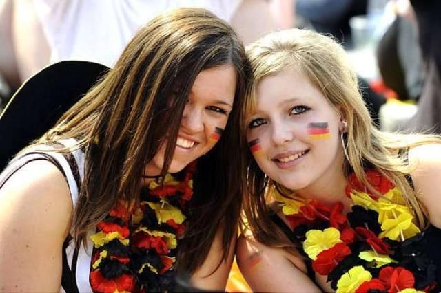 队36年以来首次0-1败给墨西哥,他们的女球迷哭