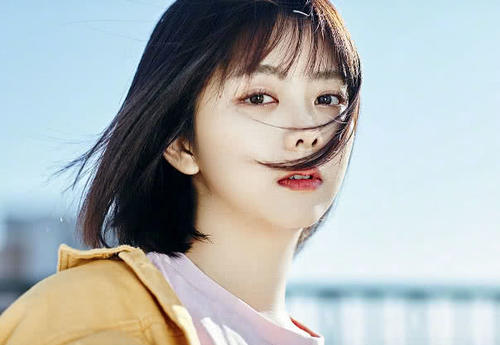 谭松韵为什么一直是短发,看了她的齐腰长发,网