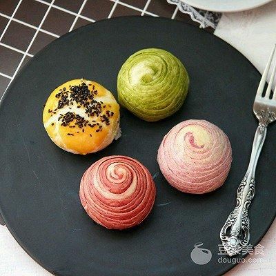 四种饼皮、四种馅料、流心蛋黄酥
