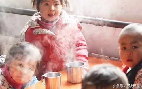 外国人好奇,为啥全球只有中国人习惯喝热水?历