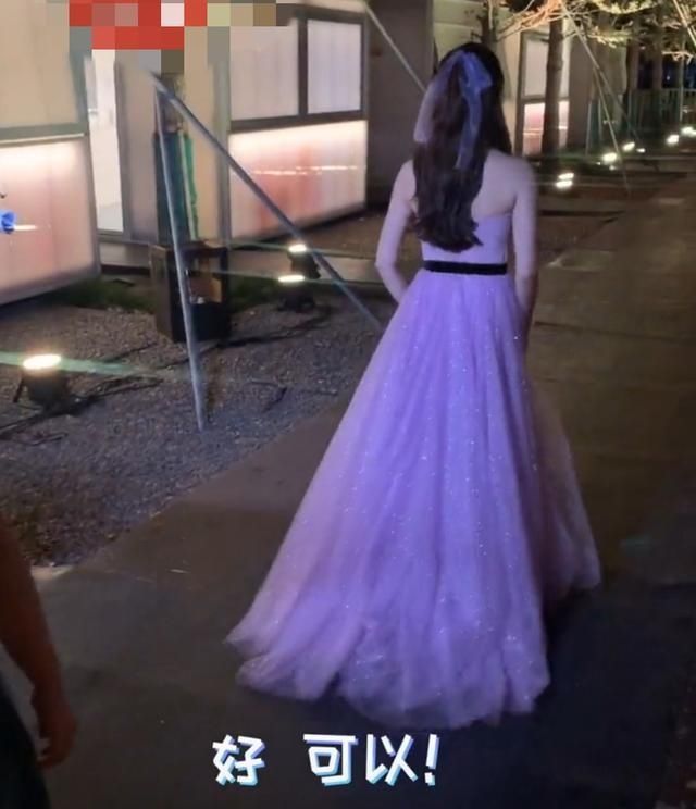 江疏影浅紫礼服似仙女，精心打扮被指像谢娜，连偶遇视频都是套路