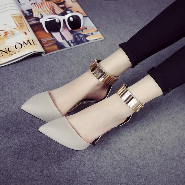 夜店女王鞋柜里不能少的透明高跟鞋,不仅让脚