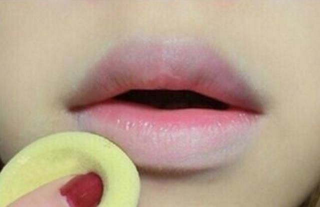 女人再笨再懒也涂视频,美妆博主教你涂,航拍颠覆震撼口红图片
