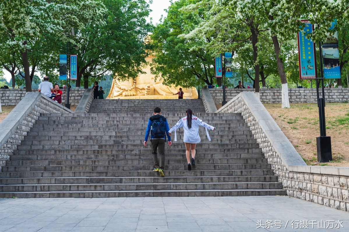 济南千佛山弥勒胜苑，风景优美，佛光普照