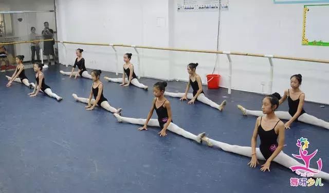 学舞蹈千古难题,如何正确练习软开度?