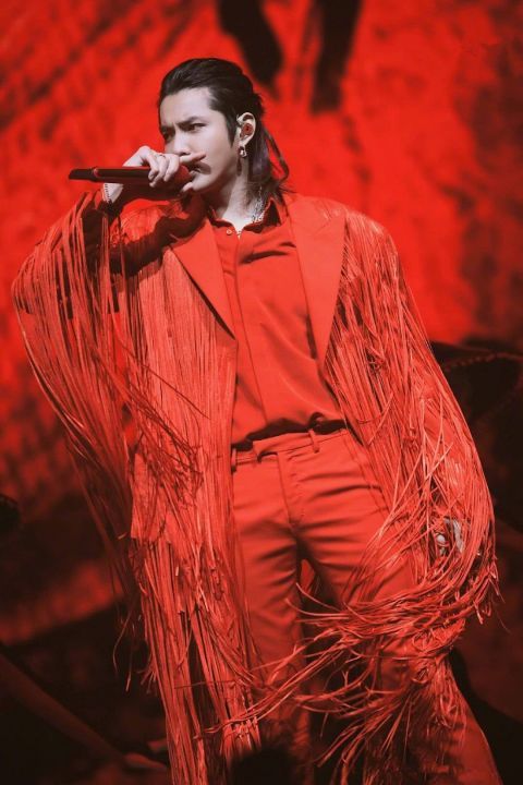 吴亦凡南京演唱会最新生图 连长发都这么A,酷