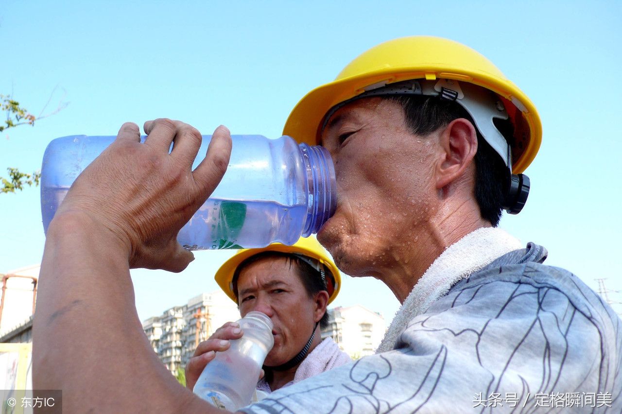 实拍:高温下农民工兄弟工地上的11个瞬间 有一张画面温暖着我们