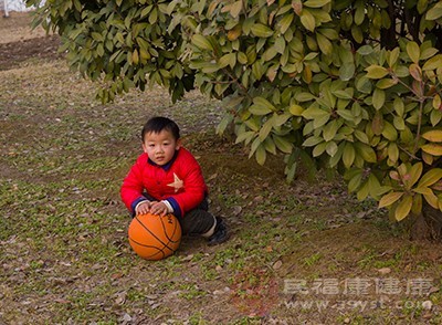 小孩发烧怎么办 按孩子这里降温快