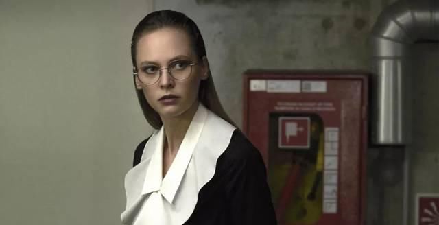 没近视的人戴的眼镜