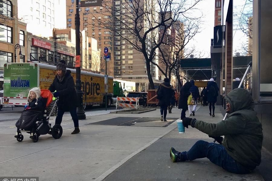 纽约持续低温 流浪者露宿街头捱寒冬