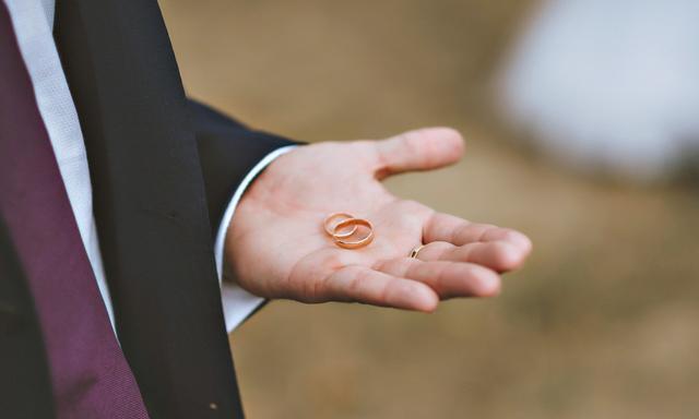 没钱的婚姻太累