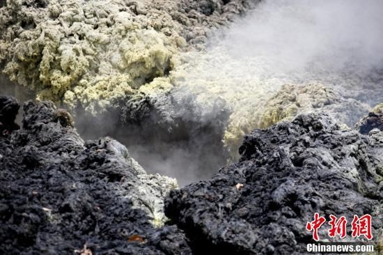 夏威夷火山周边已有19条裂缝 不断冒出有毒气体