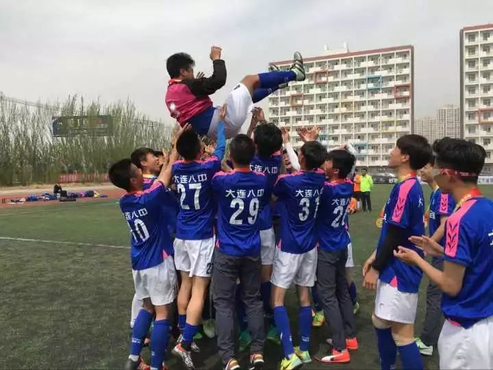 半岛晨报带你全景看高中:大连八中、十一中招