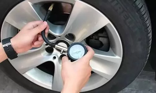 �����ڸ���·�ϱ�̥��, ͣ��������̥�㲻��Υ��? �������������͵�