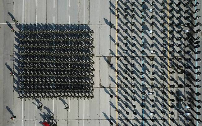 俄罗斯举行2018年胜利日阅兵首次彩排