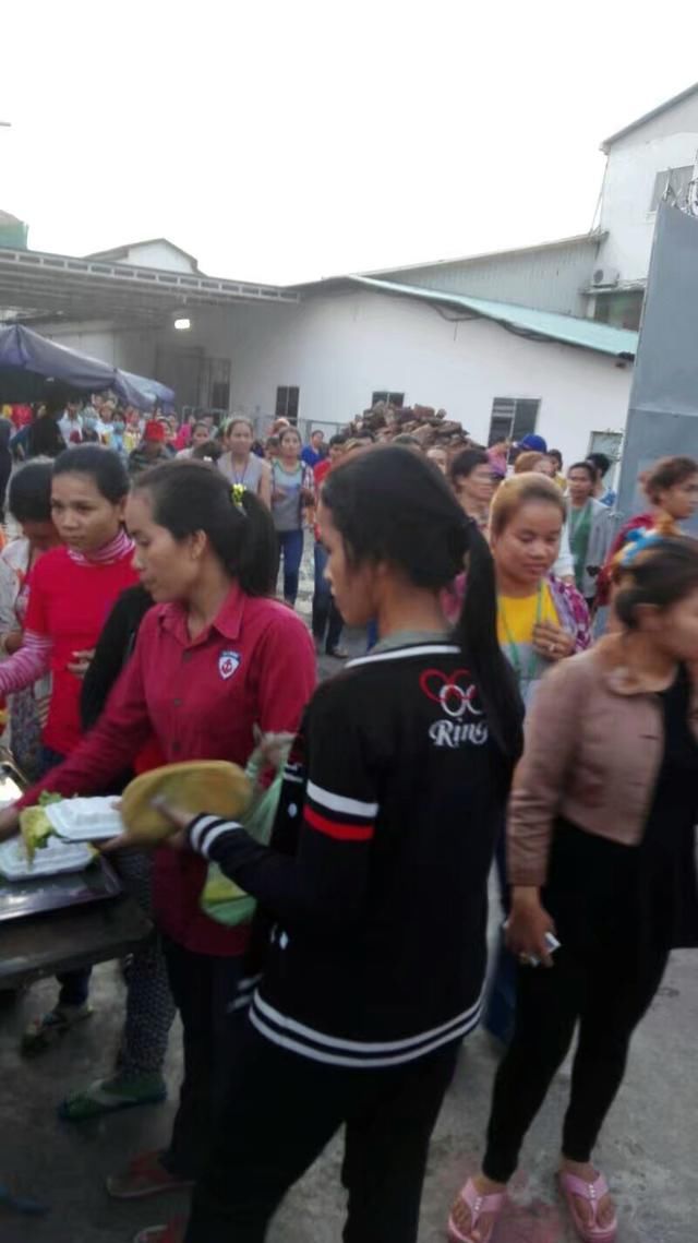 单身汉们看过来.柬埔寨工厂清一色女人