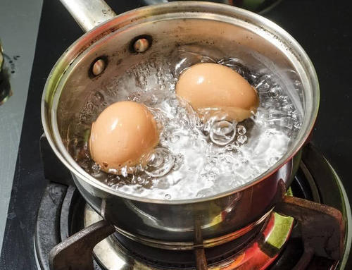 煮鸡蛋时学会这几个小技巧,煮出来的鸡蛋不破