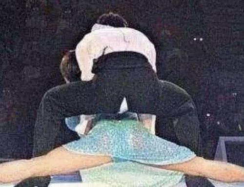 明星演唱会画面,刘德华裤子亮了,而周杰伦笑死