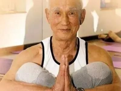 长期吸烟肺“变黑”，不用戒烟，4个简单方法给肺“洗洗澡”!