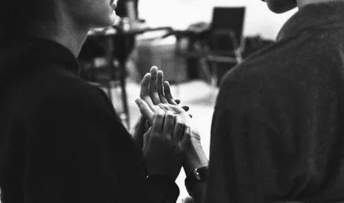 为什么有些人可以一直被爱 t01dceec6363e92621c.jpg