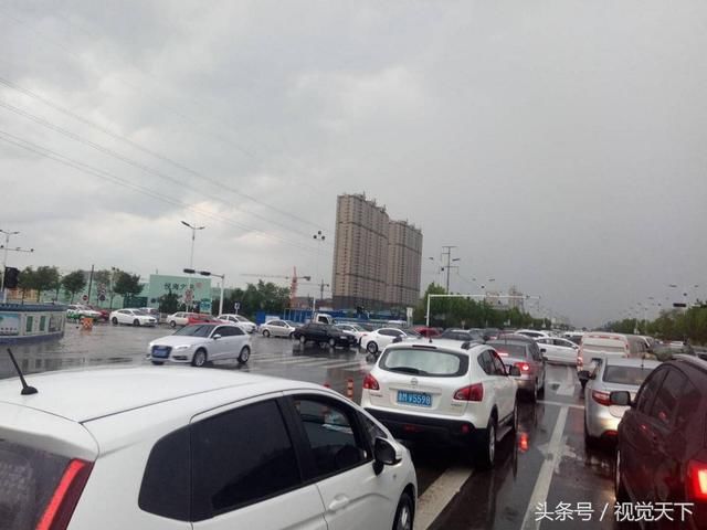 山东滨州城乡遭遇强降雨 阳信农村瞬间成河