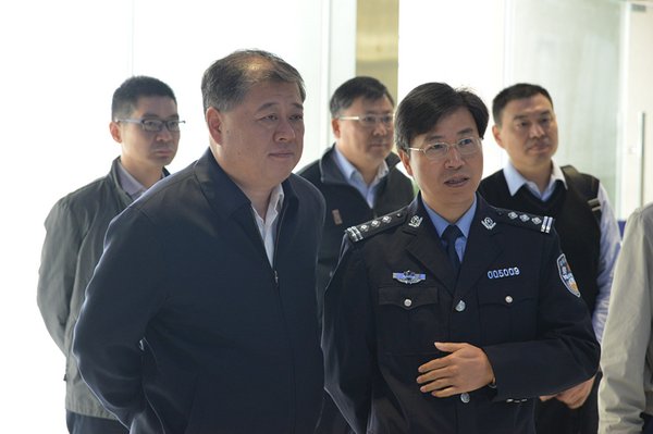 泰州市公安局考察团到块数据指挥中心考察参观