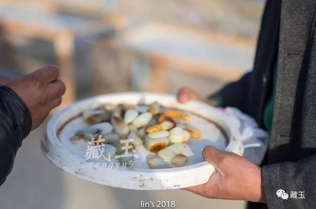 如今的籽料价格比年前涨了多少呢？我们一起来看看