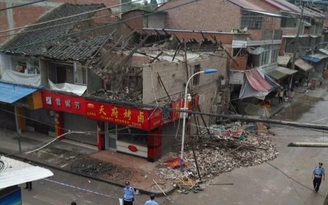 地震一般发生在板块的