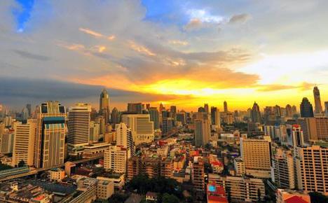 卖二手房是先过户,还是等对方钱到账再过户?