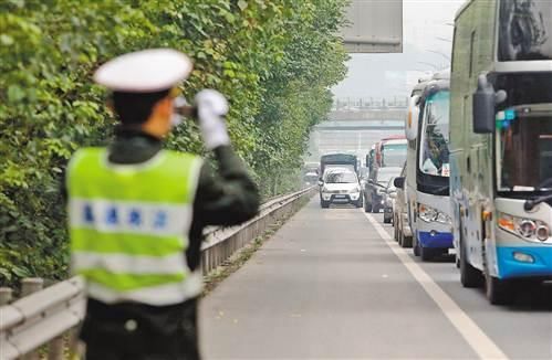 2018年交警提醒:春节闯红灯以后,这样做可以不扣分,你知道吗?