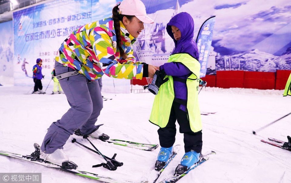 石家庄：娃娃滑雪度暑假