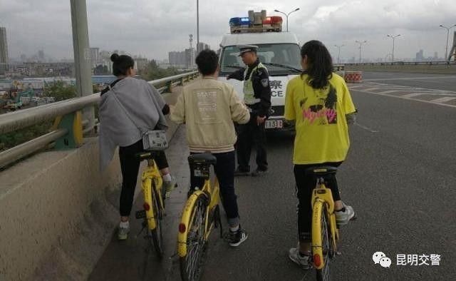 不要再这样上高速了,你还不知道吗?!