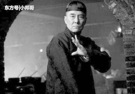 此人武功远超黄飞鸿，曾护送慈禧逃亡西安，张作霖开枪都打不中他