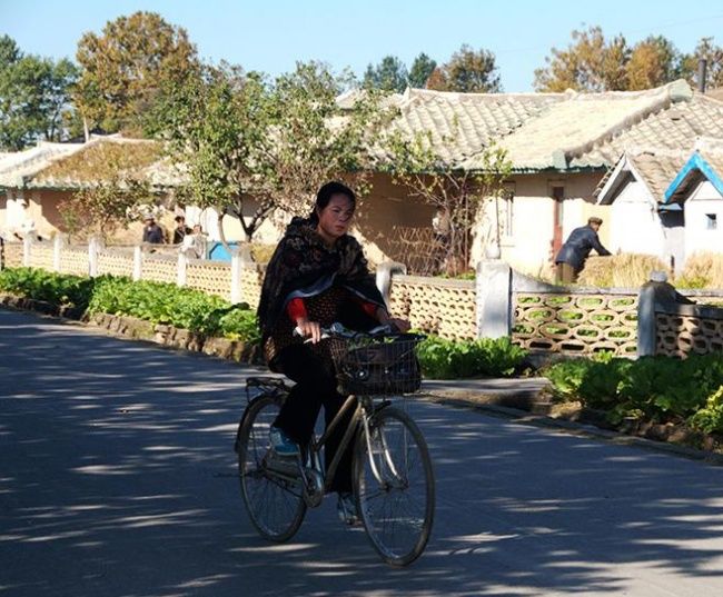 坐着火车去平壤，沿途拍摄的9张照片