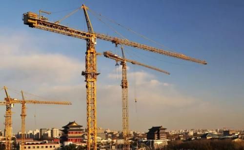 三台塔吊同时倒塌!马鞍山一工地发生塔吊倒塌