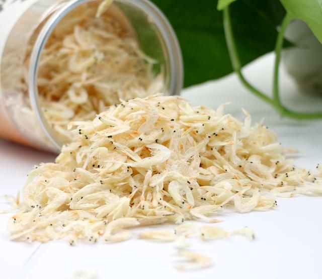 吃虾的时候你们会连皮一起吃吗?那么吃虾皮有