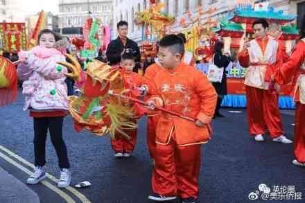 70万英国人挤爆女王家门口 就为过个中国年