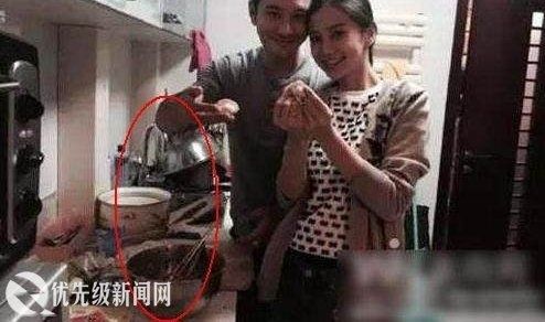 杨颖两亿的豪宅曝光,客厅和厨房看上去杂乱不堪,网友直呼辣眼睛